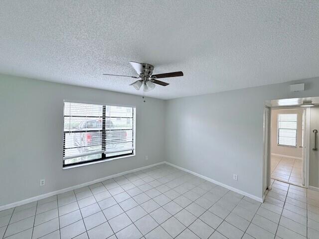 Foto del edificio - 5924 Longbow Ln