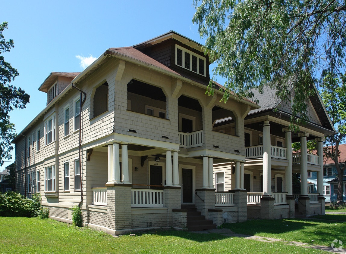 Primary Photo - 733 Genesse St