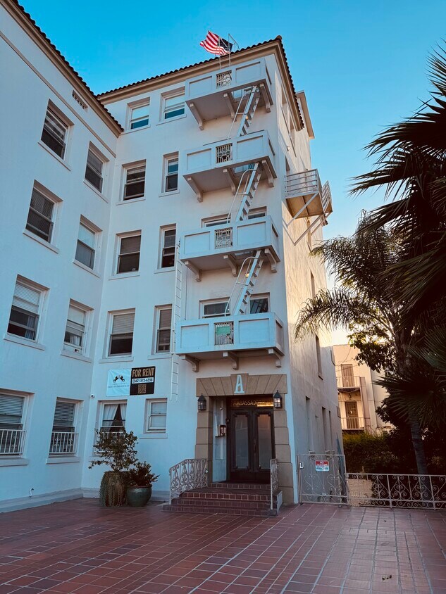 Frente - Ambassador Executive Residences, LLC
