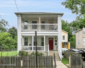 Building Photo - 1121 Sewall Ave