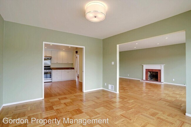 Building Photo - 3 br, 3 bath House - 452 Gellert Drive