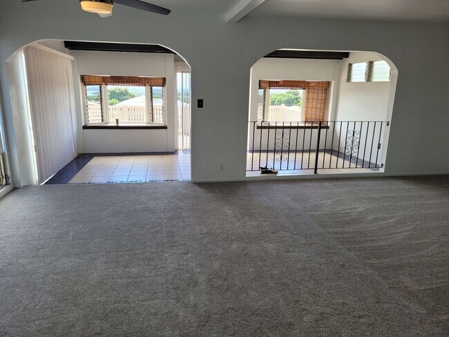 Foto del edificio - Quiet w/Beautiful Ocean Views 3bd, 2.5bath, SF w/2 car garage 1655sqft unit . $4200