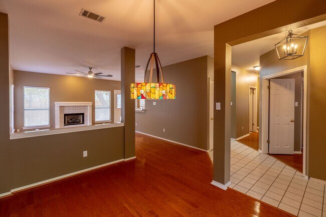 Foto del edificio - 8209 Forest Heights Ln