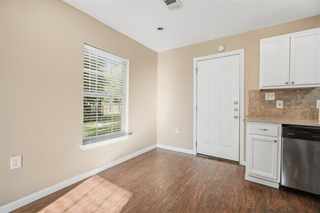 Foto del edificio - 2102 N Galveston Ave