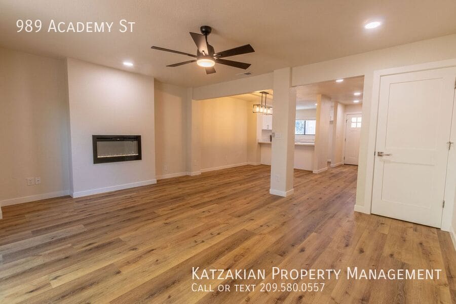 Primary Photo - Charming 2-Bedroom Apartment with Modern U...