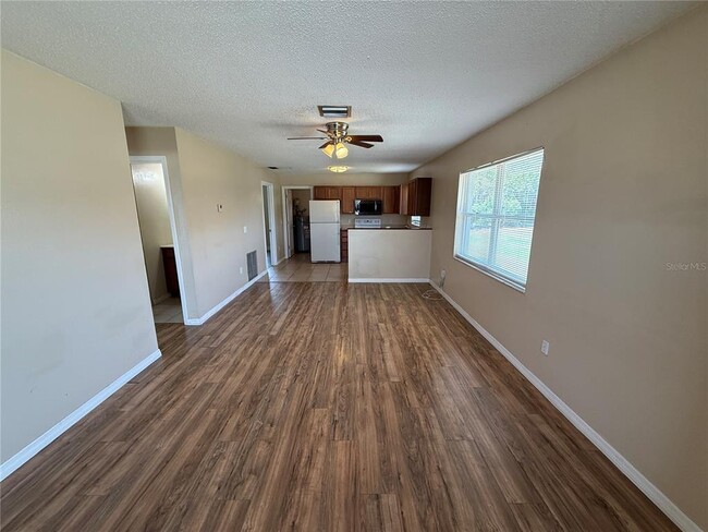 Foto del edificio - 11089 Pendleton Ave