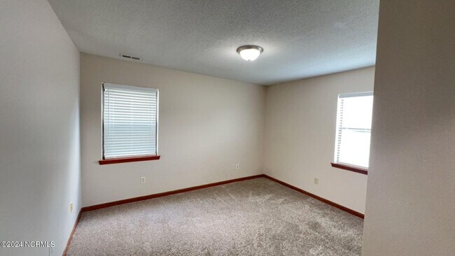 Building Photo - 102 Pete Jones Dr