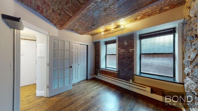 Foto del edificio - 336 E 18th St