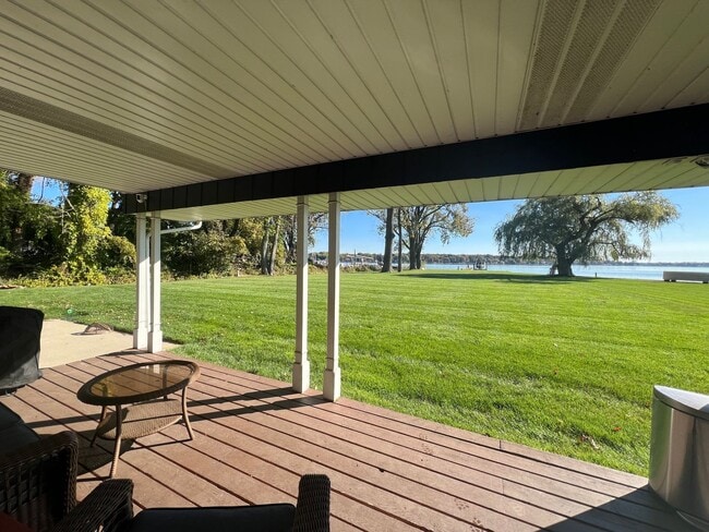 Building Photo - Cozy 4 Bedroom Home on Lakefront (Fully Furnished)