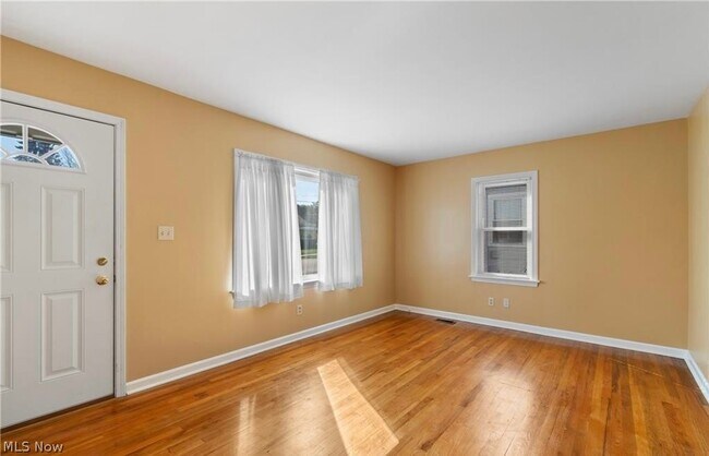 Foto del edificio - 629 Donald Ave