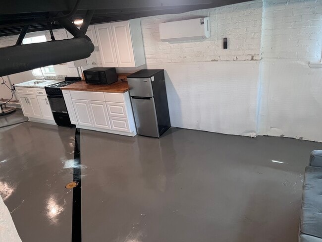 Kitchen area - 10109 S Prospect Ave