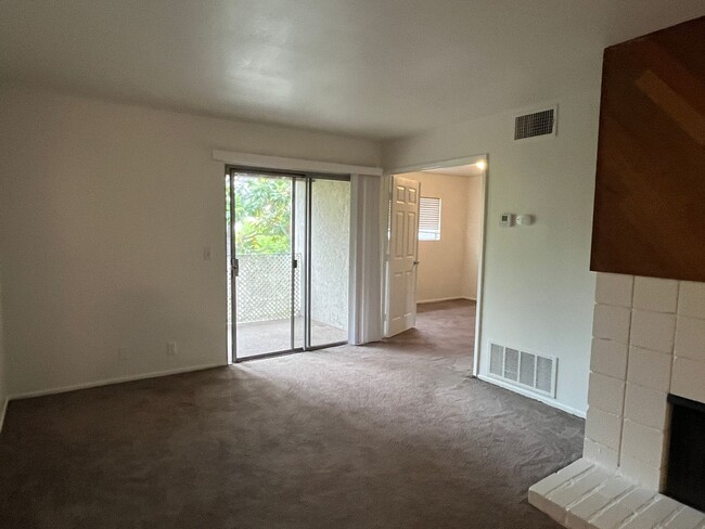 Building Photo - 2 Bedroom Condo in Diamond Bar