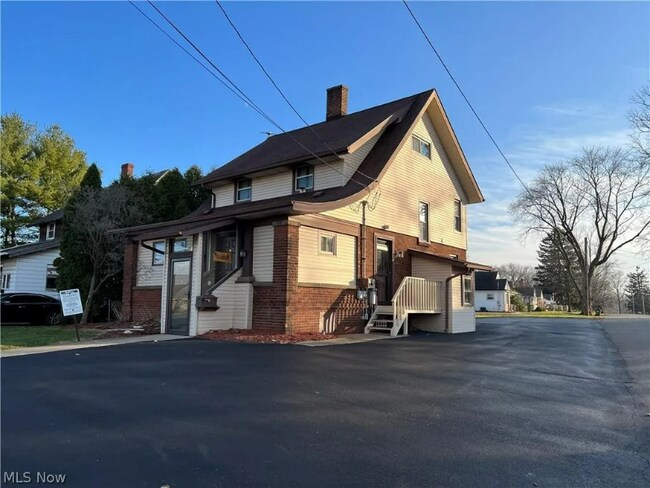 Building Photo - 4033 Lincoln Way E