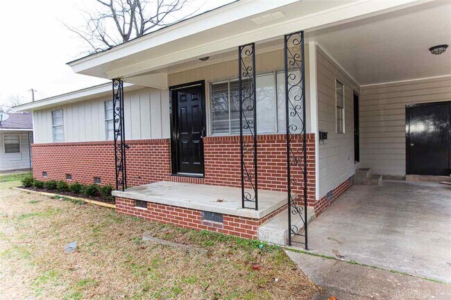 Building Photo - 105 Lancaster Rd