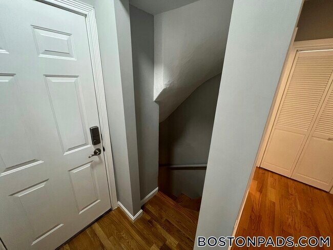 Building Photo - 33 Hancock St