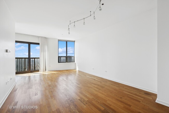 Building Photo - 400 N La Salle Dr
