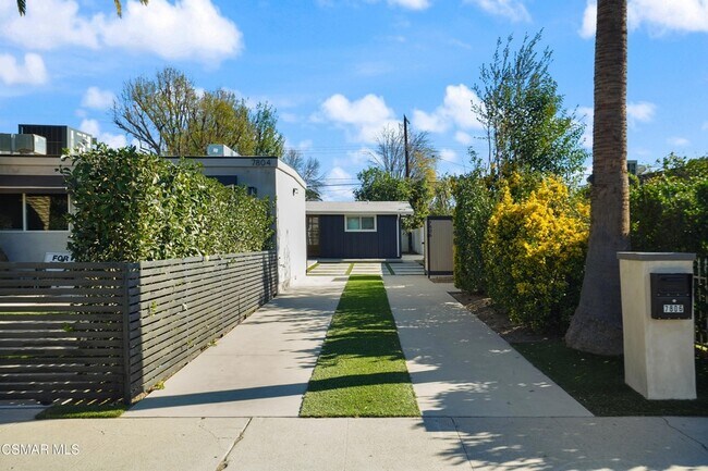 Foto del edificio - 7806 Kentland Ave
