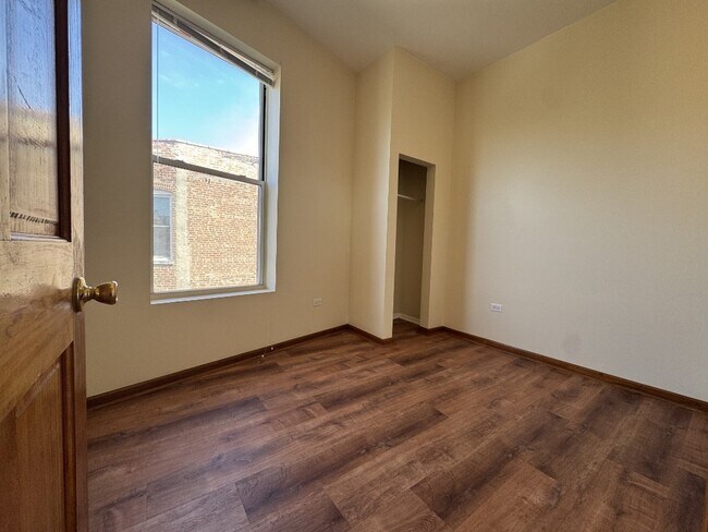 Building Photo - 3158 W Jackson Blvd
