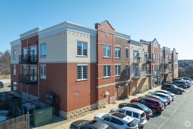 Building Photo - 3400 Wellington Ct
