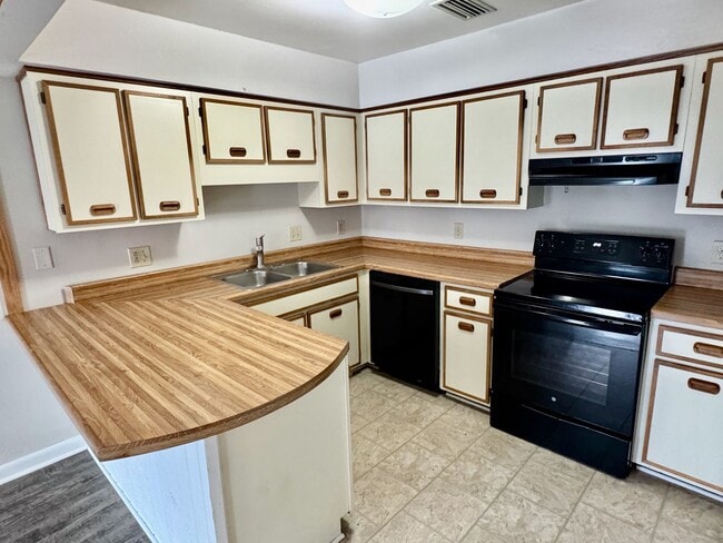 Building Photo - 1BR Condo on Shore Drive Close to Little C...