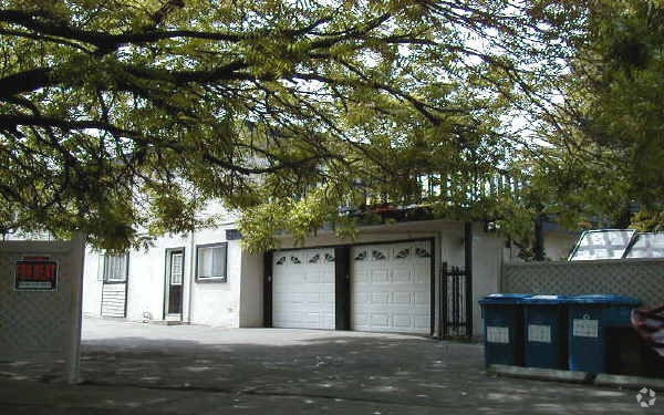 Building Photo - 2041 Beatrice Ct