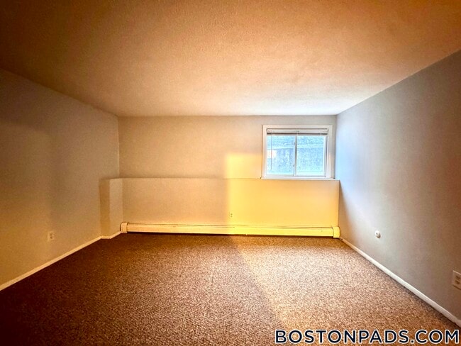 Building Photo - 715 N Main St