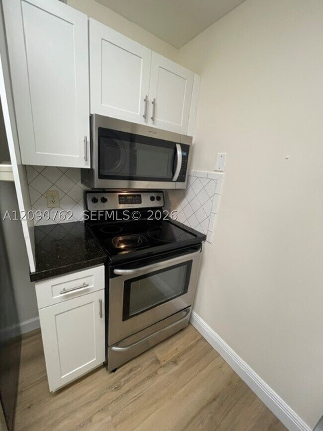Foto del edificio - 7915 SW 86th St
