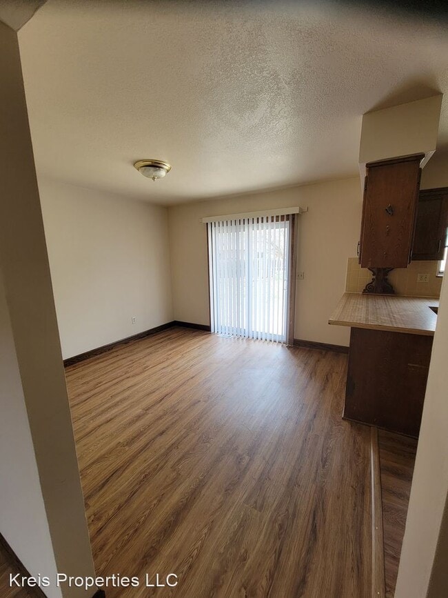 Building Photo - 3 br, 2.5 bath House - 11802 Caenen