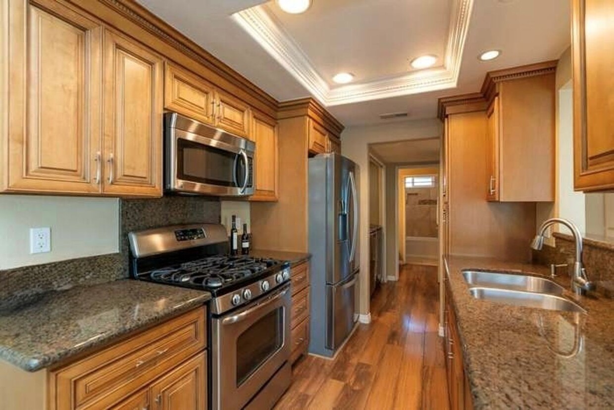 Foto principal - Pristine and Spacious 2-Bedroom in Escondido!