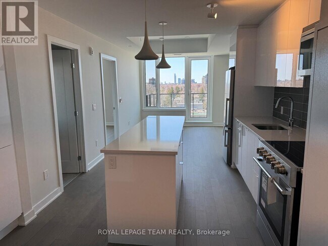 Photo du bâtiment - 360 Deschâtelets Ave.