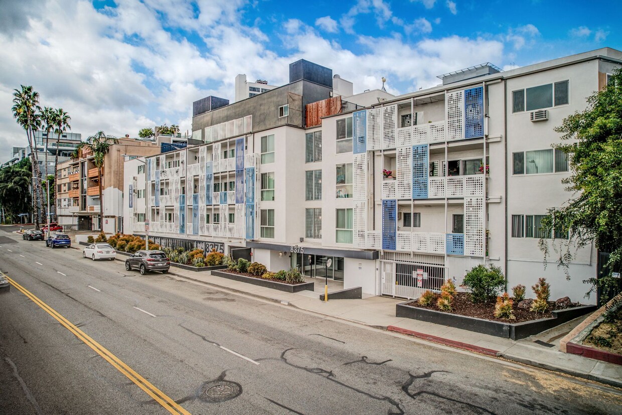 Foto principal - 8375 Fountain Ave