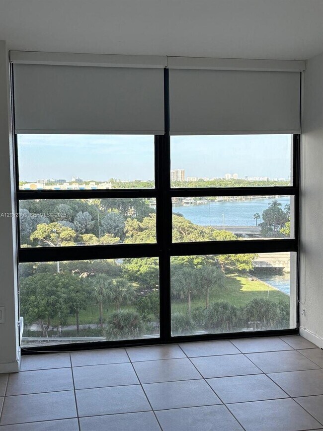 Foto del edificio - 600 NE 36th St