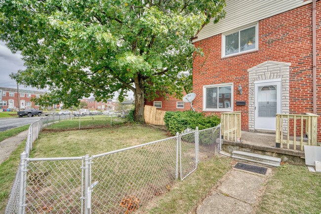 Building Photo - 2236 Searles Rd