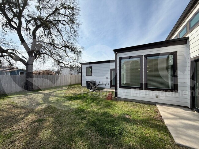 Foto del edificio - 1942 McBroom St