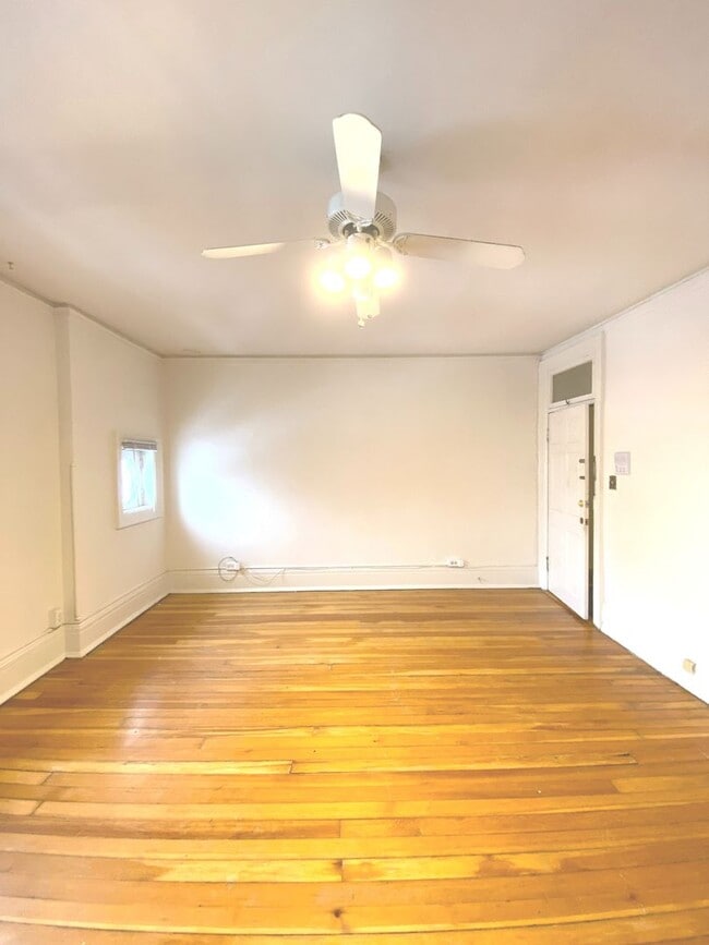 Interior Photo - 918-24 Knapp