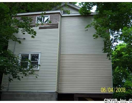 Building Photo - 144 Mary St