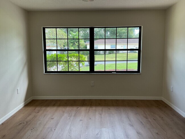 Foto del edificio - Remodeled 3BR/2BA Home with Pool & Screene...
