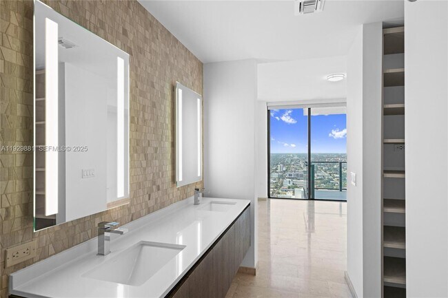 Foto del edificio - 88 SW 7th St