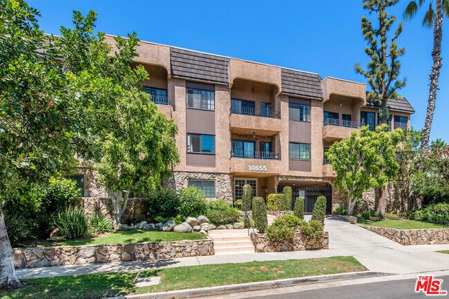 Foto del edificio - 10655 Kinnard Ave