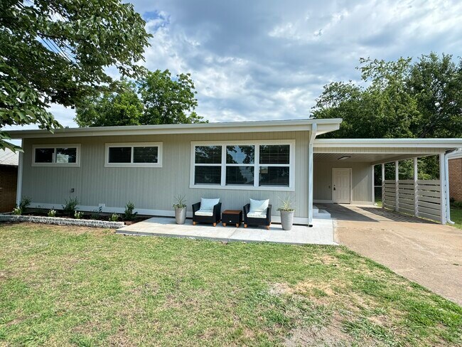 Foto del edificio - 1442 E Broadway St