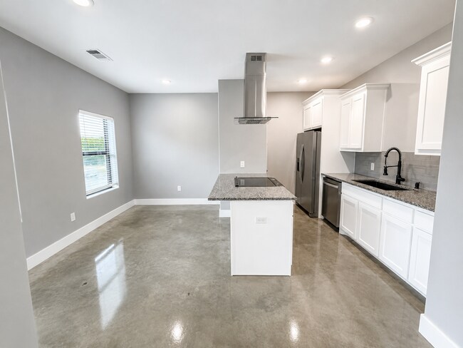 Foto del edificio - 1213 Oak Dr