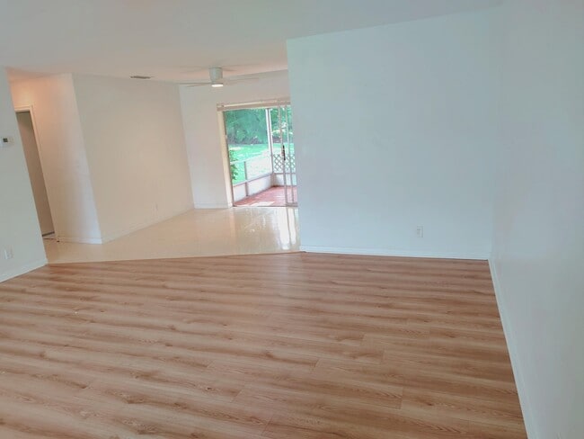 Foto del edificio - 4899 NW 5th Ave