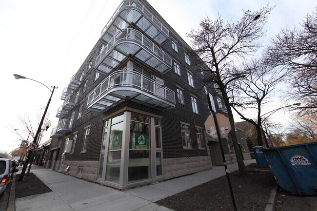 Foto del edificio - 2024 N California Ave