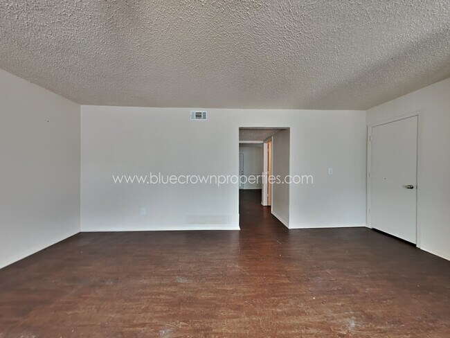 Foto del edificio - 2200 Chase Ct