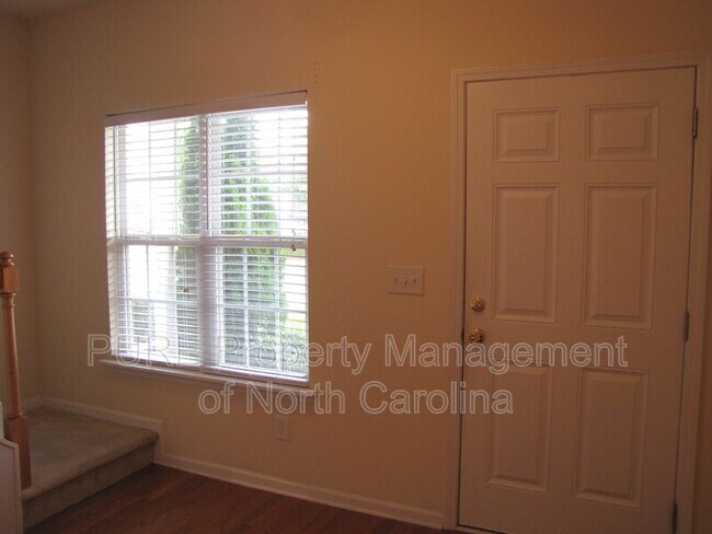 Building Photo - 3532 Draycott Avenue