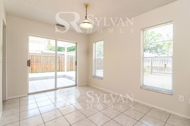 Building Photo - Enjoy one-level living at its best