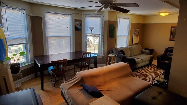 Foto del edificio - 905 E Brady St