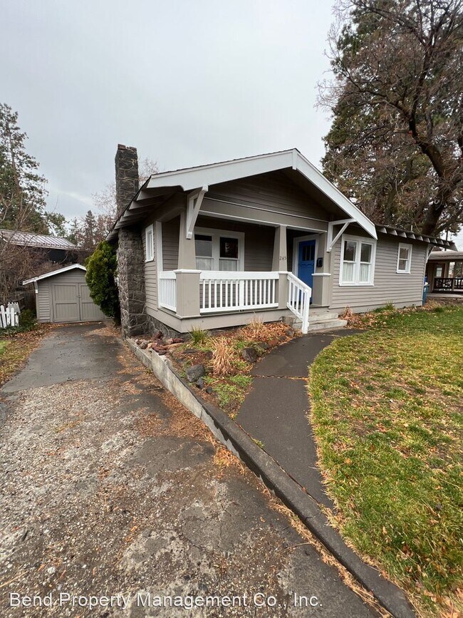 Building Photo - 2 br, 1 bath House - 245 NW Newport Ave.