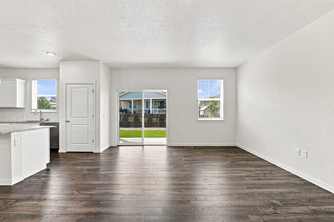 Building Photo - $2,945.95 with $300 Off the first month's rent, 4 Beds - 2.5 Baths, Single Family Home in Aurora ...