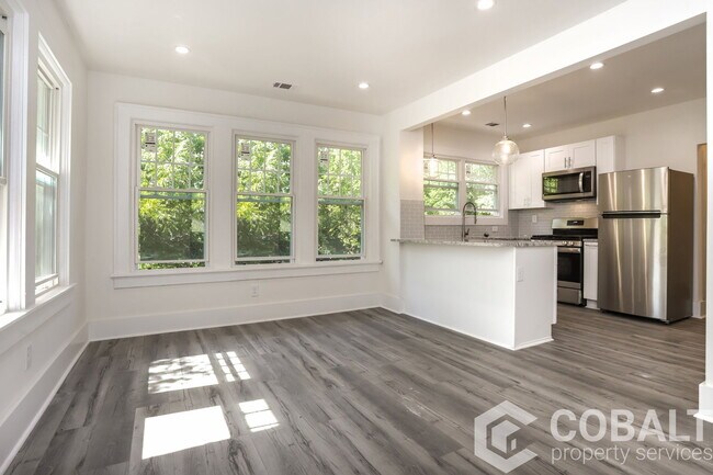 Foto del edificio - 678 Moreland Ave NE